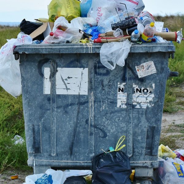 Durable 40 100Ltr garbage dustbin with lid for outdoor waste collection