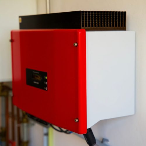 High efficiency grid tied solar inverter for residential use