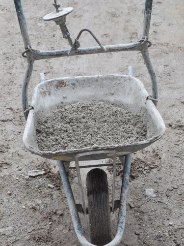 Single wheel barrow with deep tray for heavy loads