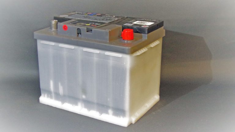 Smart LEFEPO4 battery with efficient charge management