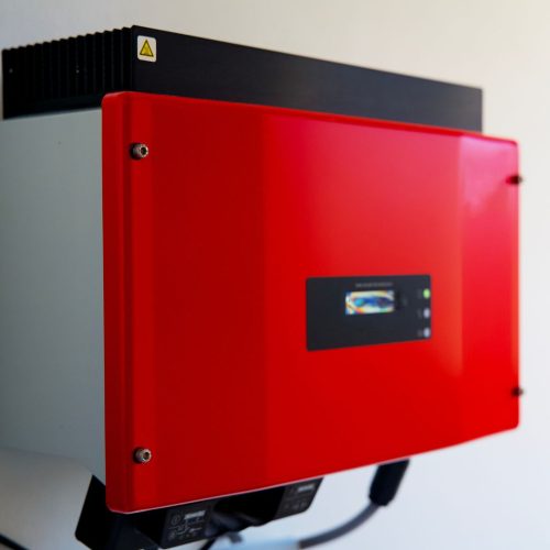 Smart grid tied solar inverter for rooftop solar systems